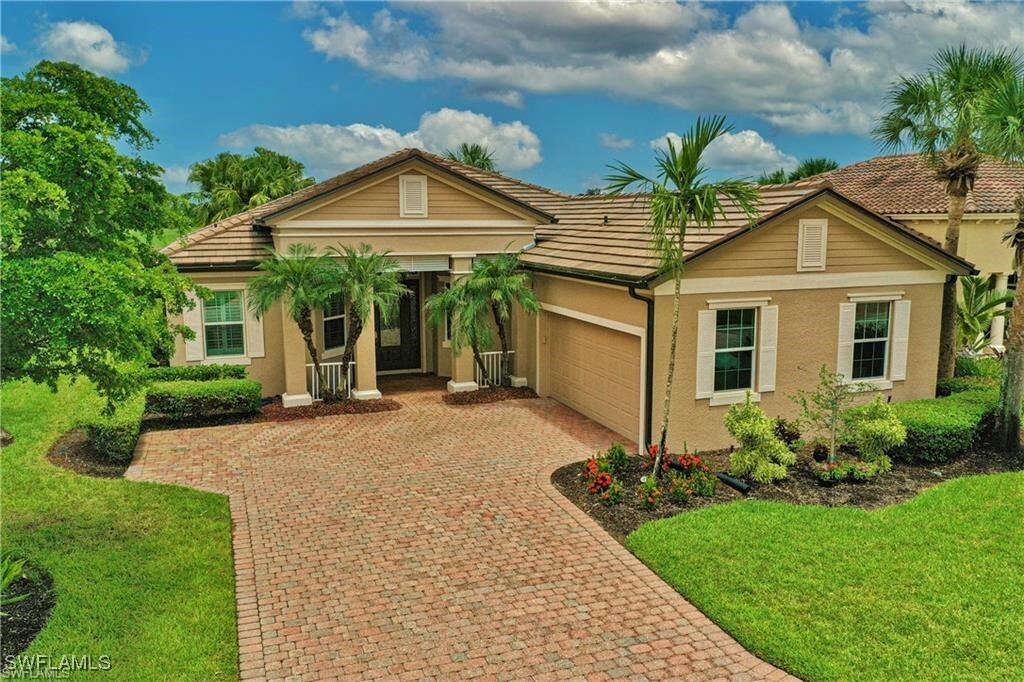 3131 Orangetree Bend in Ft. Myers, FL - Foto de edificio