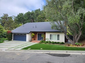 9767 Blantyre Dr in Beverly Hills, CA - Building Photo - Building Photo