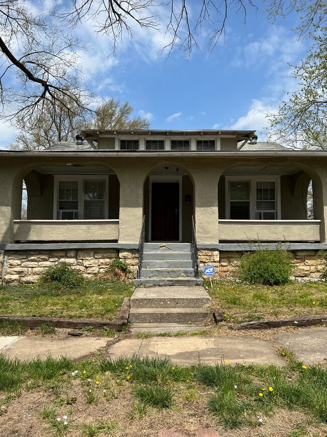 property at 1316 E 61st St