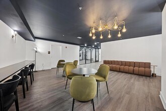 6910 Ridge Ave in Philadelphia, PA - Building Photo - Building Photo