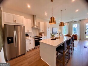 1295 Longreen Ter NW in Atlanta, GA - Building Photo - Building Photo
