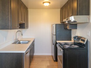 801 Meadowsweet Dr in Corte Madera, CA - Building Photo - Building Photo