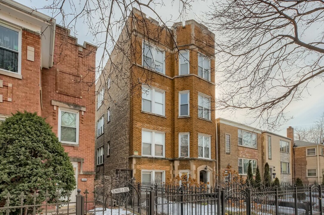 1759 W North Shore Ave, Unit 1B in Chicago, IL - Foto de edificio