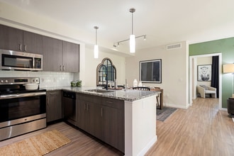 Cortland Hollywood in Hollywood, FL - Building Photo - Building Photo