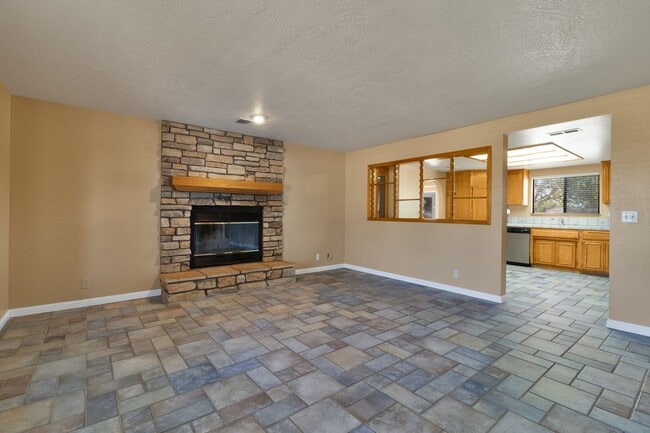 13460 Tutelo Rd in Apple Valley, CA - Building Photo - Building Photo