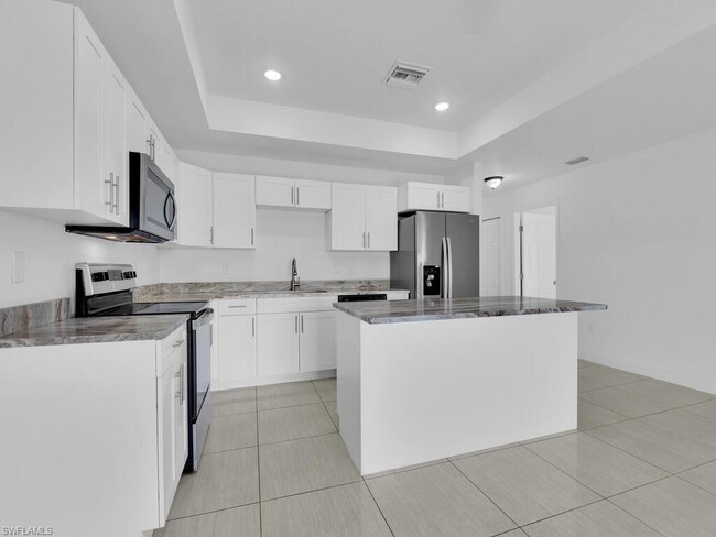 716 Harry Ave S, Unit 718 Harry Ave in Lehigh Acres, FL - Foto de edificio - Building Photo