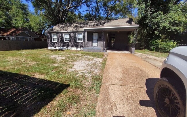 property at 3994 Oak Cliff Rd
