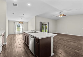 512 SW McComb Ave in Port St. Lucie, FL - Foto de edificio - Building Photo