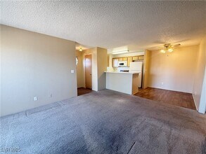 2982 Juniper Hills Blvd, Unit 204 in Las Vegas, NV - Building Photo - Building Photo