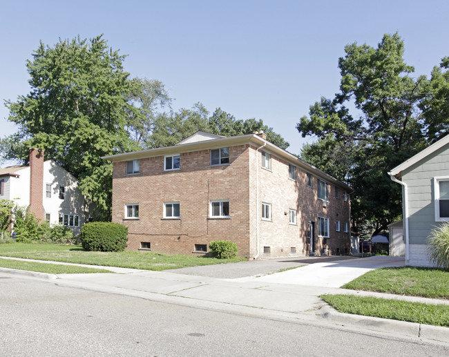 161-175 E Oakridge St in Ferndale, MI - Foto de edificio - Building Photo