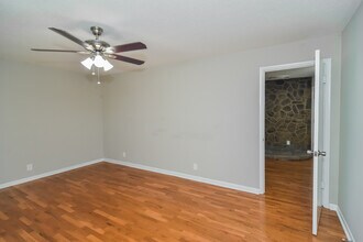 212 Brady Dr in Hazel Green, AL - Foto de edificio - Building Photo