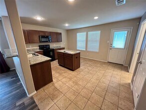 1236 Amazon Dr in Justin, TX - Building Photo - Building Photo