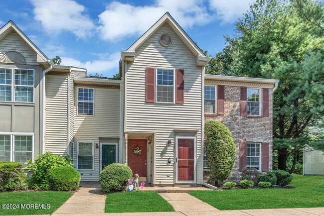 129 Gettysburg Ln in Holmdel, NJ - Foto de edificio - Building Photo