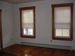 11 Pleasant St-Unit -2 in Ayer, MA - Building Photo - Building Photo