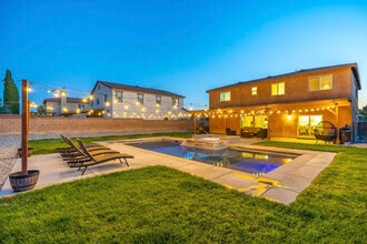44112 Sierra Vista Dr in Lancaster, CA - Foto de edificio - Building Photo