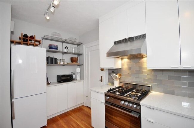 77 Martin St, Unit a, Unit a