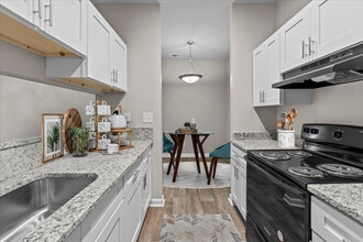 Lake Crossing Apartment Homes in Austell, GA - Foto de edificio - Building Photo