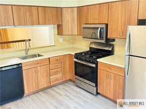 3606 Cricket Cir in Edison, NJ - Building Photo - Building Photo