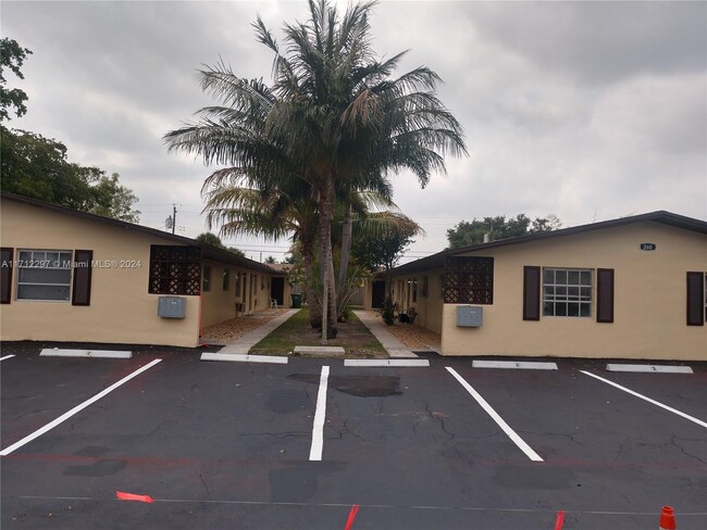 260 NW 40th Ct in Oakland Park, FL - Building Photo - Building Photo