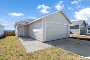 3707 Moon Hl Rd in Santa Clara, TX - Building Photo