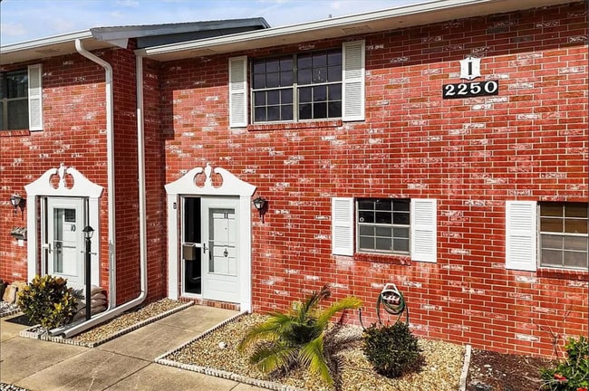 2250 S Palmetto Ave in Daytona Beach, FL - Building Photo - Building Photo