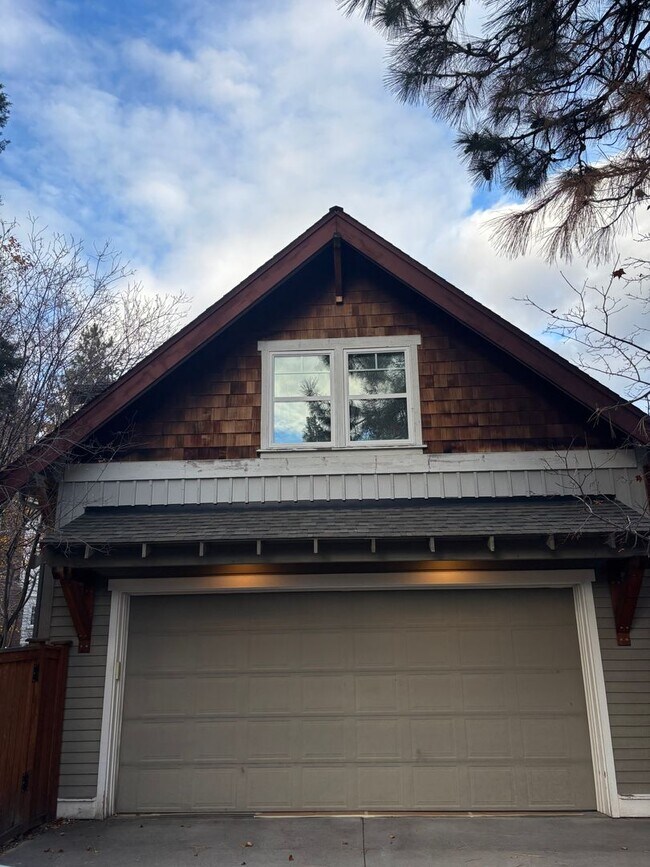 2451 NW High Lakes Loop in Bend, OR - Building Photo - Building Photo