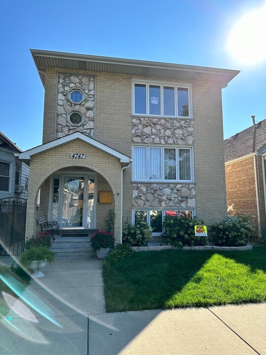 4747 S Kildare Ave, Unit Basement in Chicago, IL - Building Photo