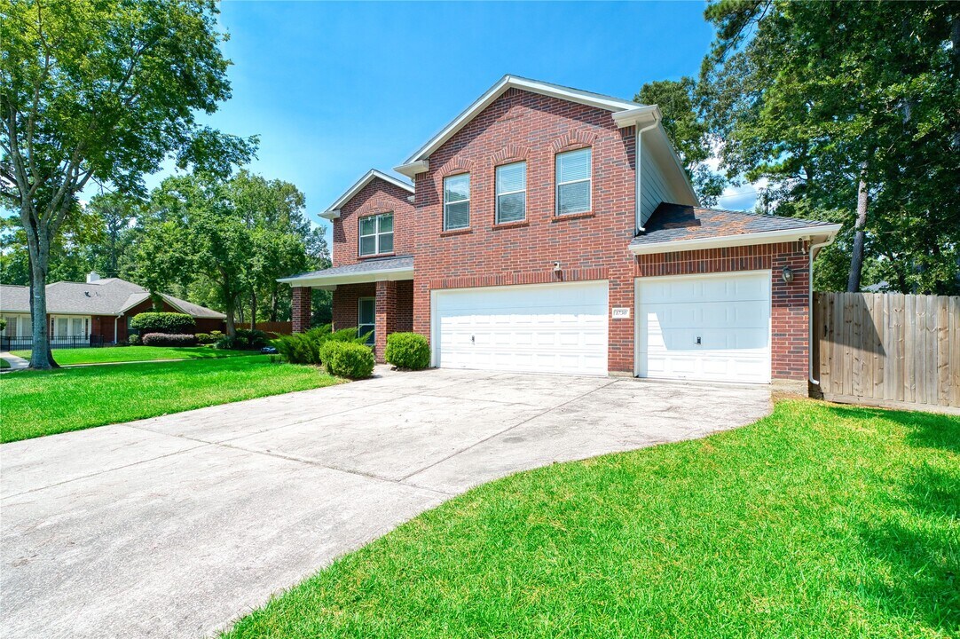 1730 S Diamondhead Blvd in Crosby, TX - Foto de edificio
