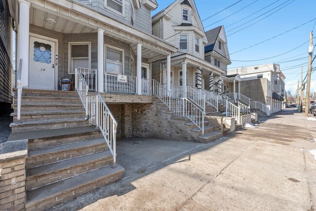 14 E 42nd St in Bayonne, NJ - Building Photo - Building Photo