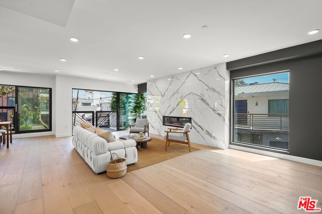 715 N Alfred St in West Hollywood, CA - Building Photo