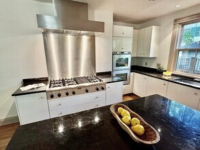 8 Traill St in Cambridge, MA - Building Photo - Building Photo