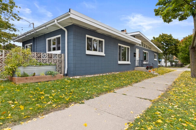 426 E Ohio Ave in Milwaukee, WI - Building Photo - Building Photo