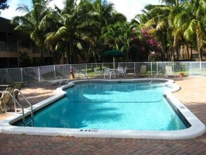 760 SE 2nd Ave, Unit D111 in Deerfield Beach, FL - Foto de edificio - Building Photo