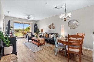 2710 Cypress Trace Cir in Naples, FL - Building Photo