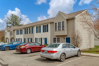 Del Ray Townhomes in Lynchburg, VA - Foto de edificio - Building Photo