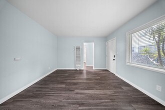 1577 Pine Ave in Long Beach, CA - Building Photo - Building Photo