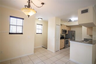 2469 Centergate Dr in Miramar, FL - Building Photo - Building Photo