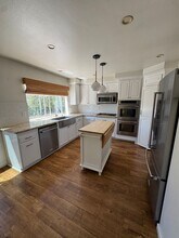 686 Azalea St in Thousand Oaks, CA - Building Photo - Building Photo