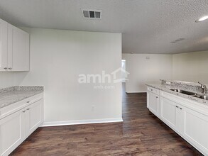 2273 Heathwood Cir in Orlando, FL - Foto de edificio - Building Photo