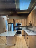 140 Main St, Unit 3 in Northampton, MA - Building Photo