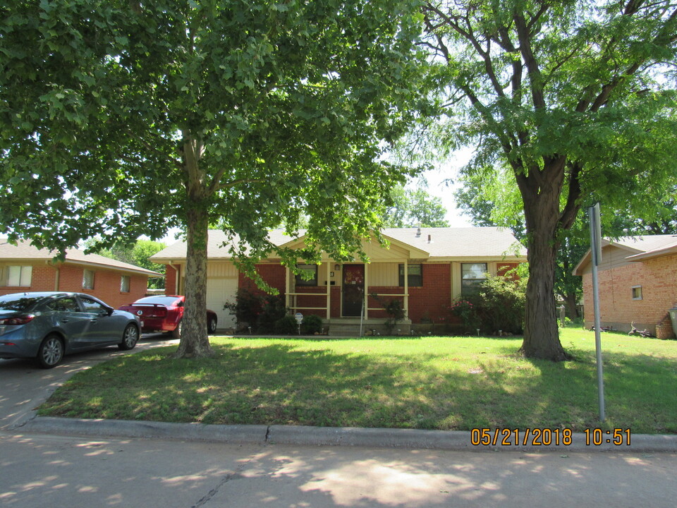 407 NW 56th St in Lawton, OK - Building Photo