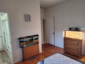 10528 Ayres Ave in Los Angeles, CA - Foto de edificio - Building Photo