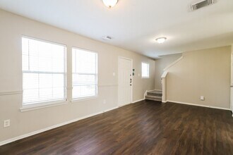 1043 Verde Trails Dr in Houston, TX - Foto de edificio - Building Photo