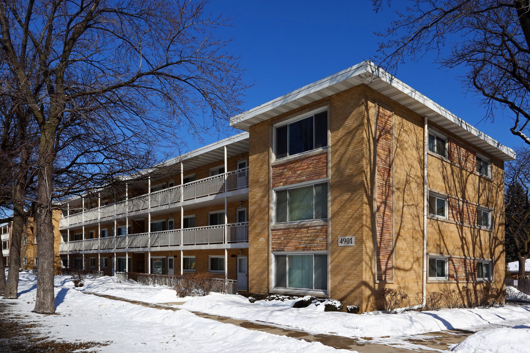 Avenue Condos in Chicago, IL - Building Photo