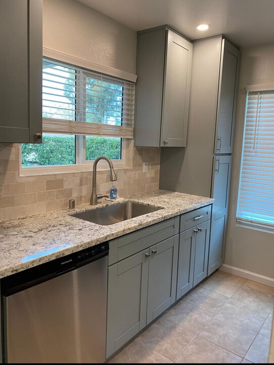 213 Diamond Way, Unit 126 in Vista, CA - Building Photo