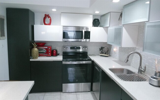 307 Saxony Dr in Delray Beach, FL - Building Photo - Building Photo