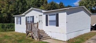 724 Creek Ridge Rd in Greensboro, NC - Building Photo