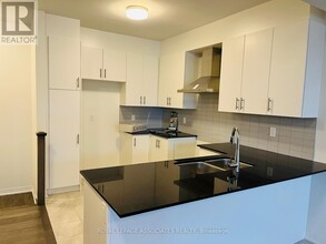 106 Coolhurst Ave in Brampton, ON - Building Photo - Building Photo