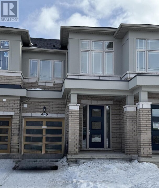 973 Elizabeth MacKenzie Dr in Pickering, ON - Building Photo