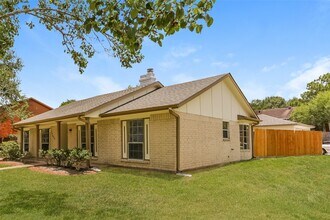 10402 Sagetree Dr in Houston, TX - Building Photo - Building Photo
